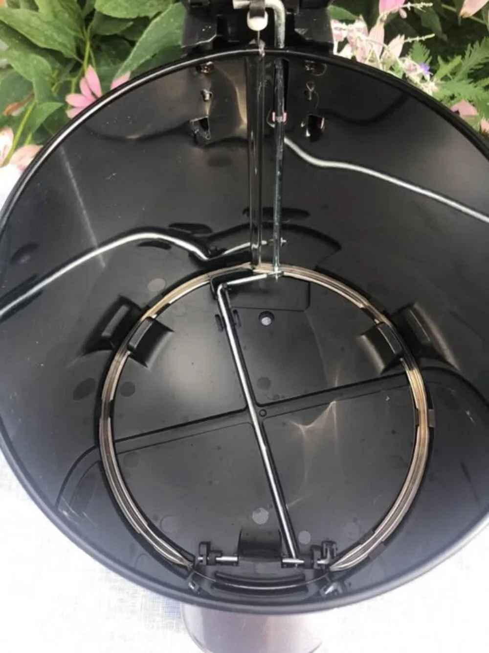Metal counter top compost container can black with wood lid , removeable inside